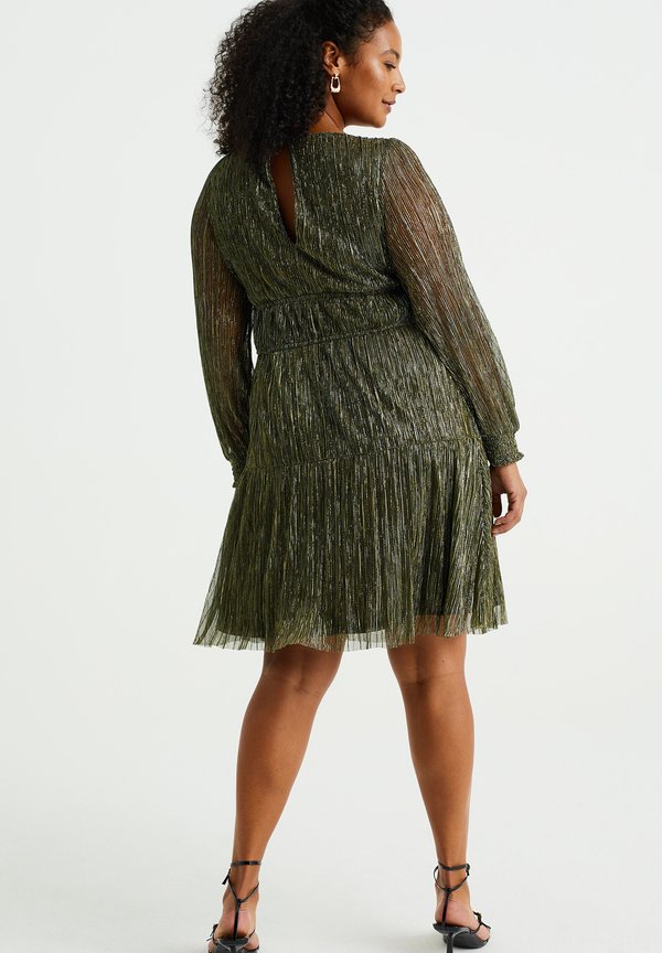 WE Fashion CURVE