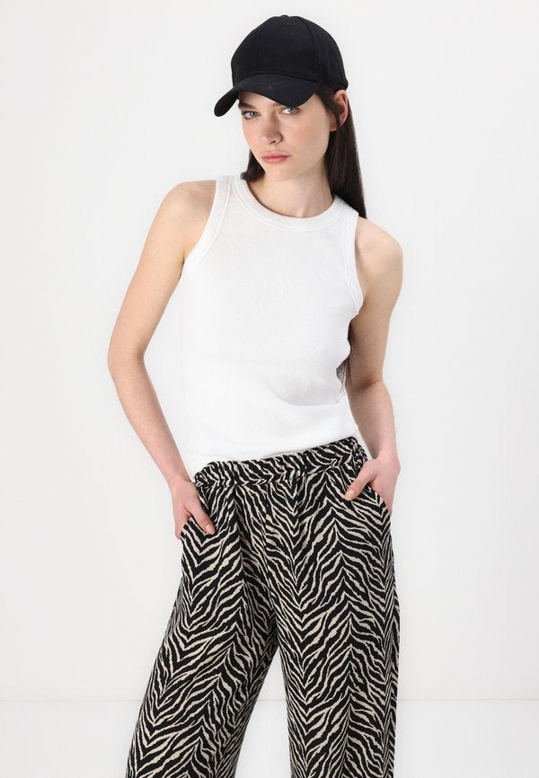 DOCKERS TANK