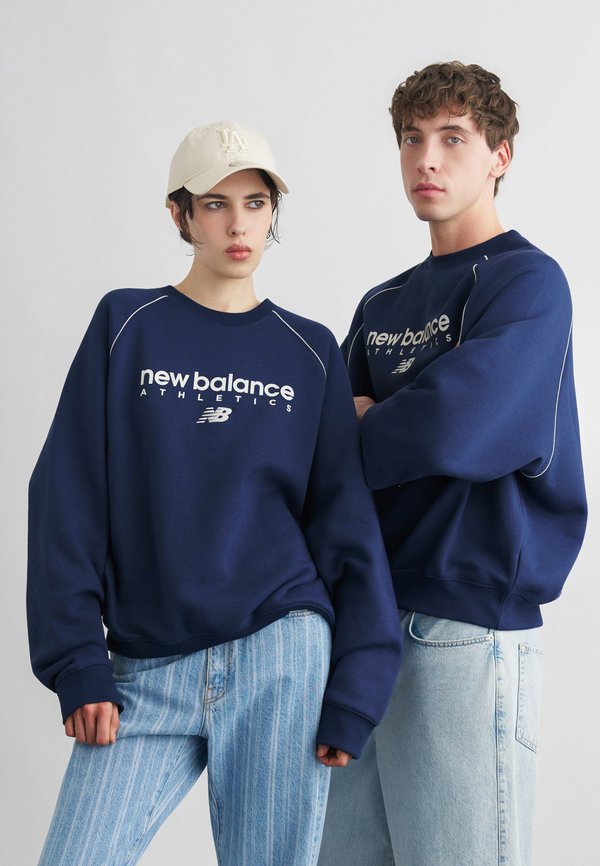 New Balance GRAPHIC CREW UNISEX - Sweatshirt - navy