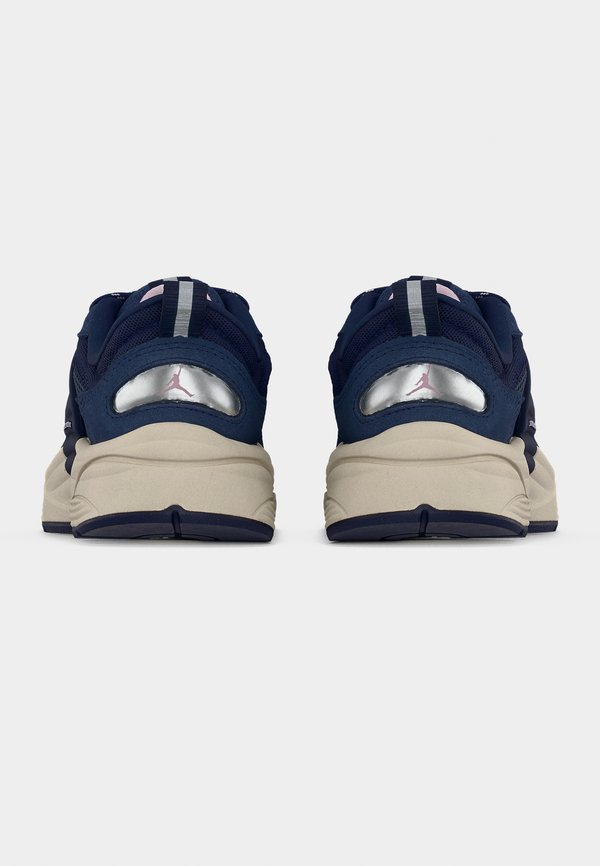 Jordan JORDAN TRUNNER