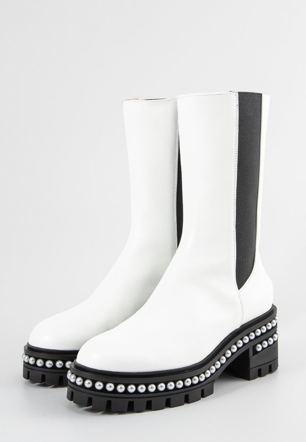 Stuart Weitzman SOHO