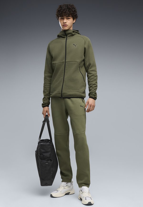 Puma PUMATECH ELEVATED HOSE - Tracksuit bottoms - moss veil