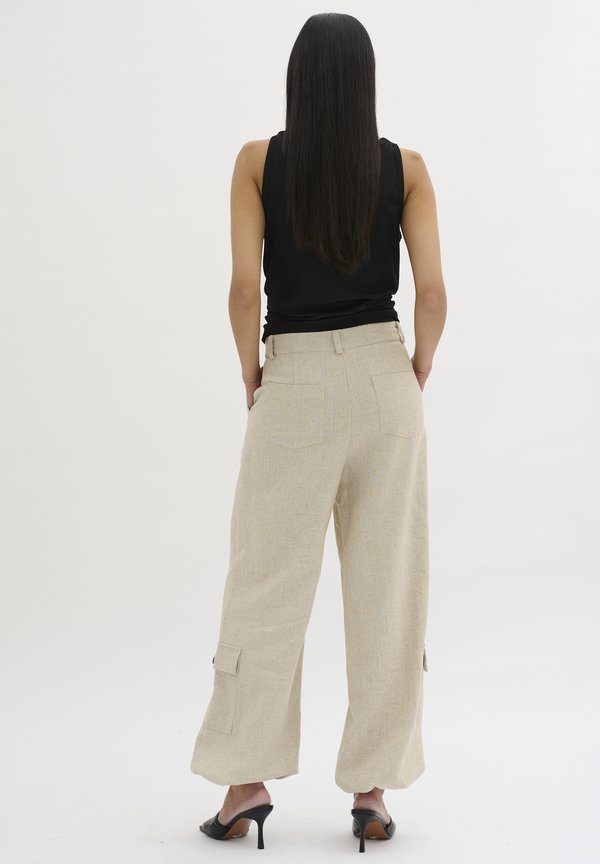 My Essential Wardrobe LAVITAMW