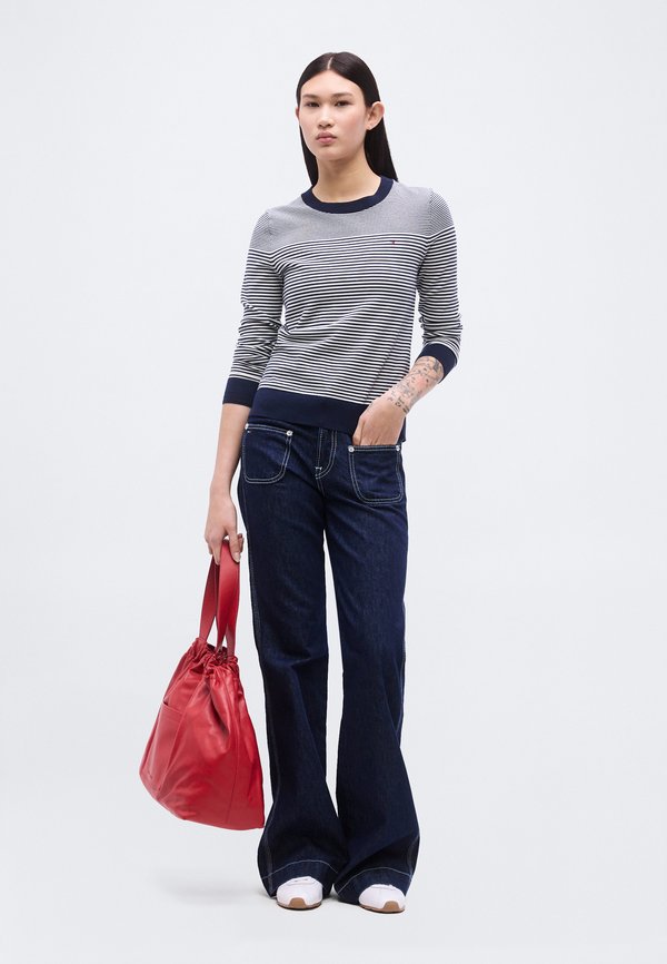 Tommy Jeans LOW RISE BOOTCUT SAILOR JEANS