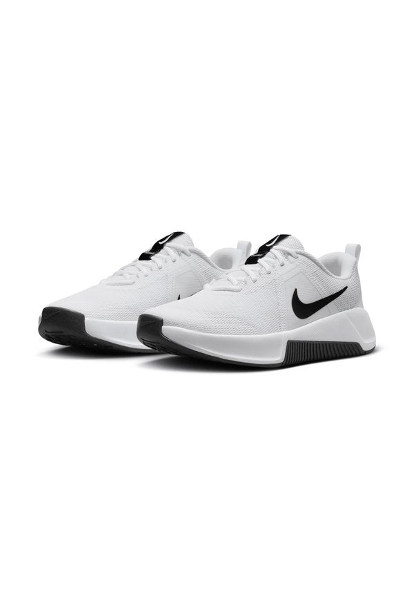 Nike Performance MC 3