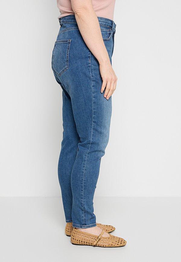 GAP RYAN