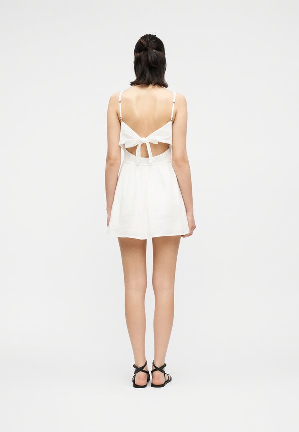 Hollister Co. BARE TRIM BUTTON THRU MINI