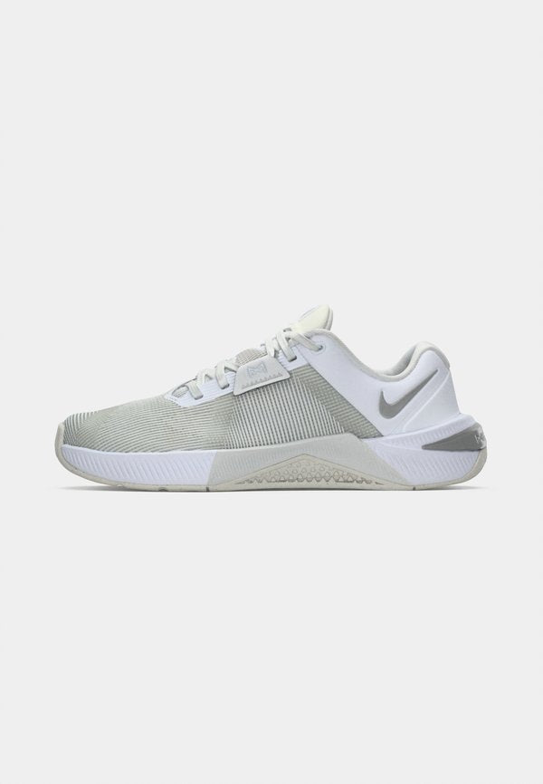 Nike Performance METCON 10 - Training shoe - white/metallic silver-coloured/platinum-coloured tint