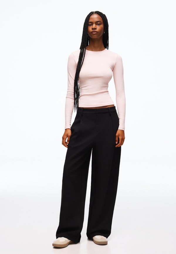 Bershka LONG SLEEVE ROUND NECK - T-SHIRT - Long sleeved top - light pink