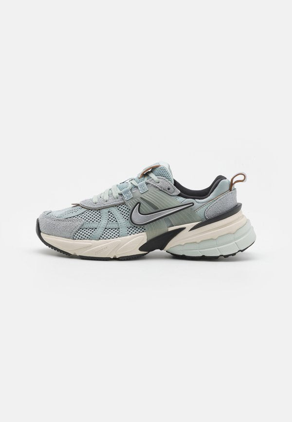 Nike Sportswear V2K RUN
