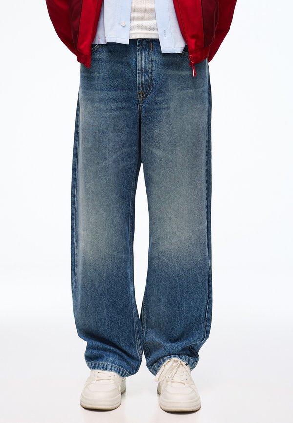 Bershka STRAIGHT WIDE JEANS - Straight leg jeans - light blue
