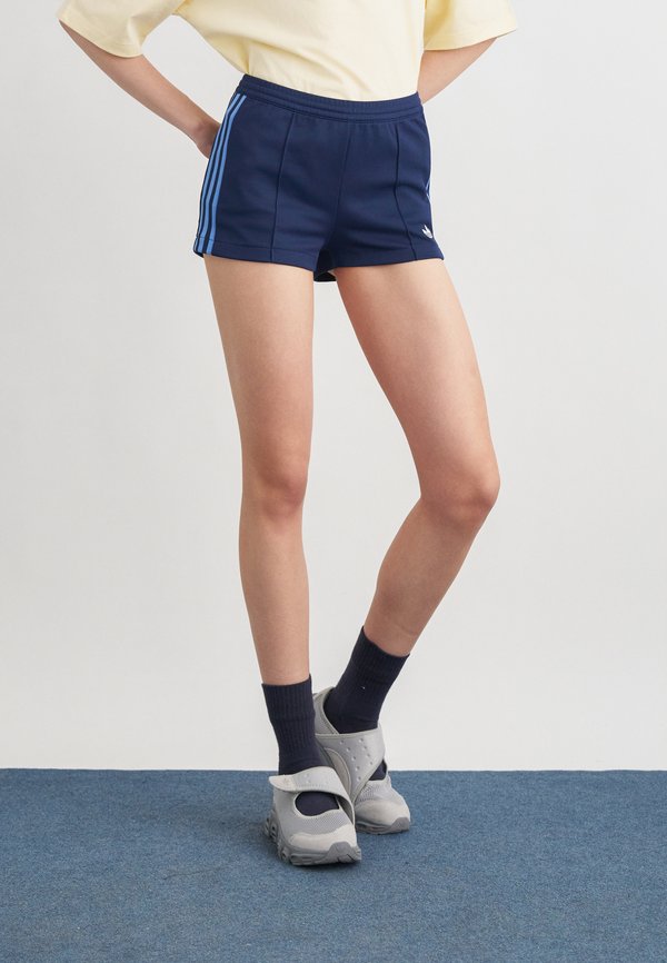 adidas Originals BECKENBAUER SHORTS - Shorts - night indigo/blue fusion