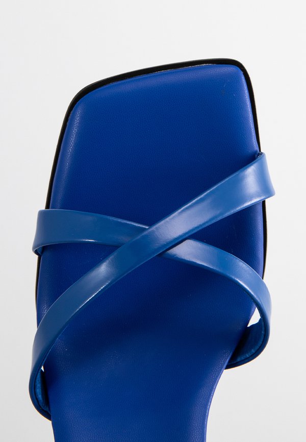 Jeffrey Campbell EMERGE
