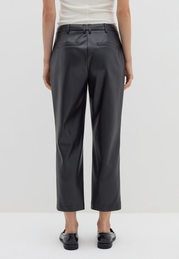 Stefanel GLOSSY-EFFECT CROPPED
