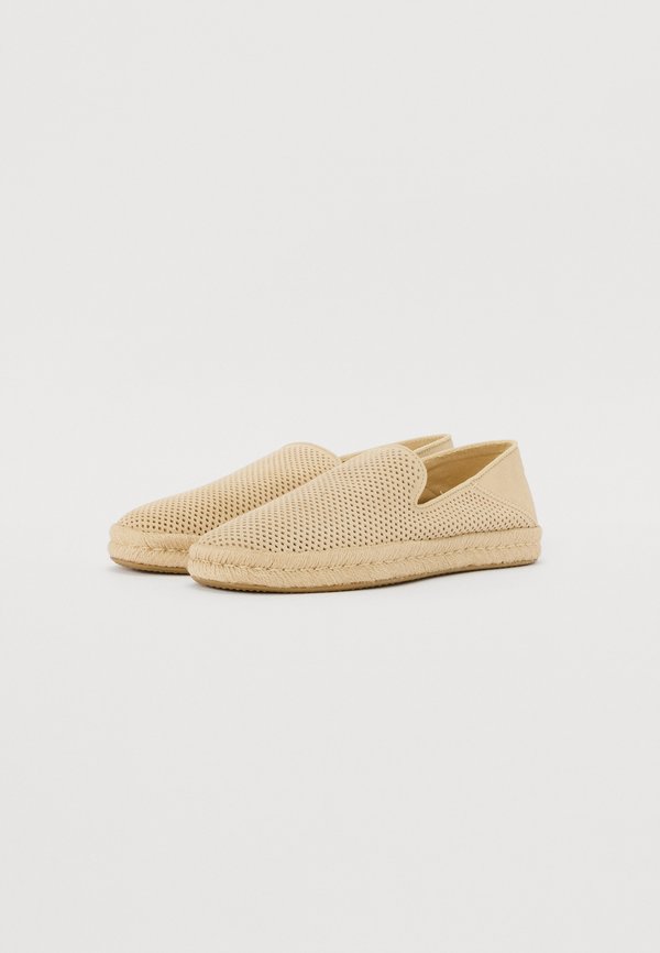 TOMS SANTIAGO