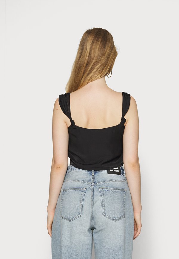 NA-KD LISA LENA KNOT DETAIL FLOWY