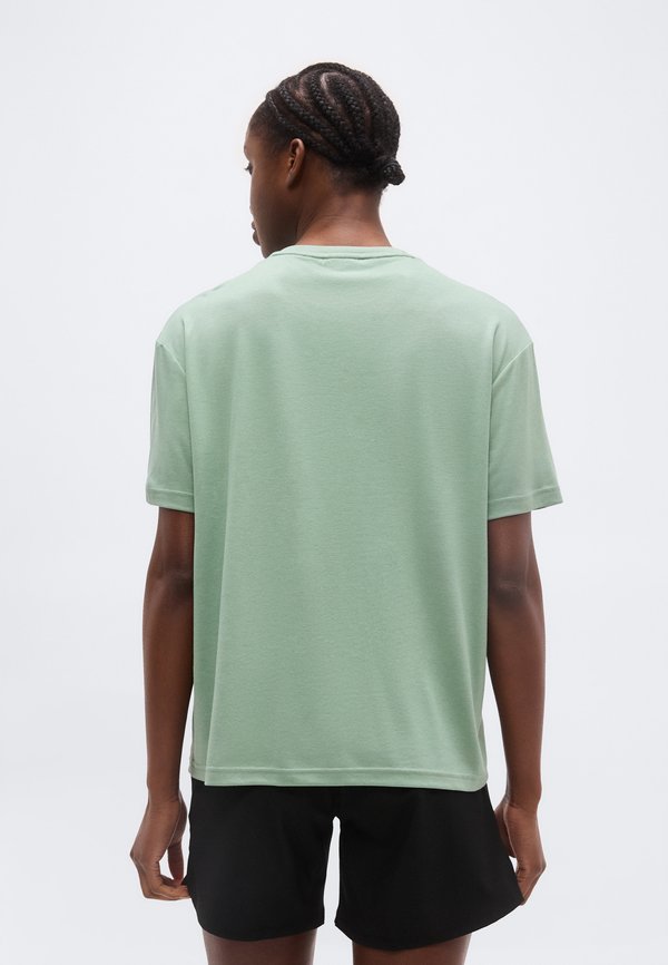 EA7 Emporio Armani TRAIN CORE LADY RELAX  TEE