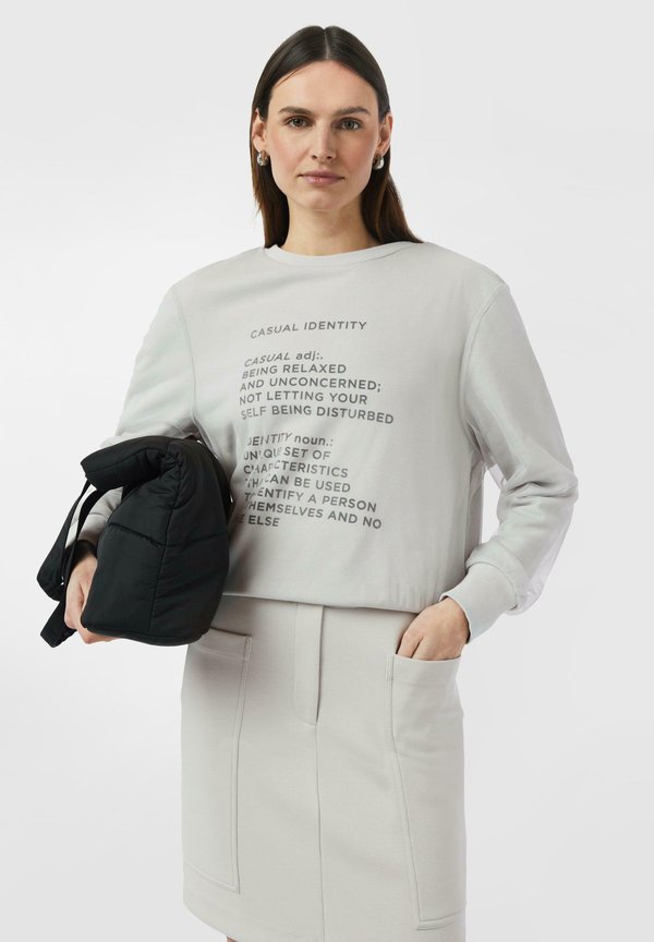 comma casual identity MIT FRONT UND LAYER