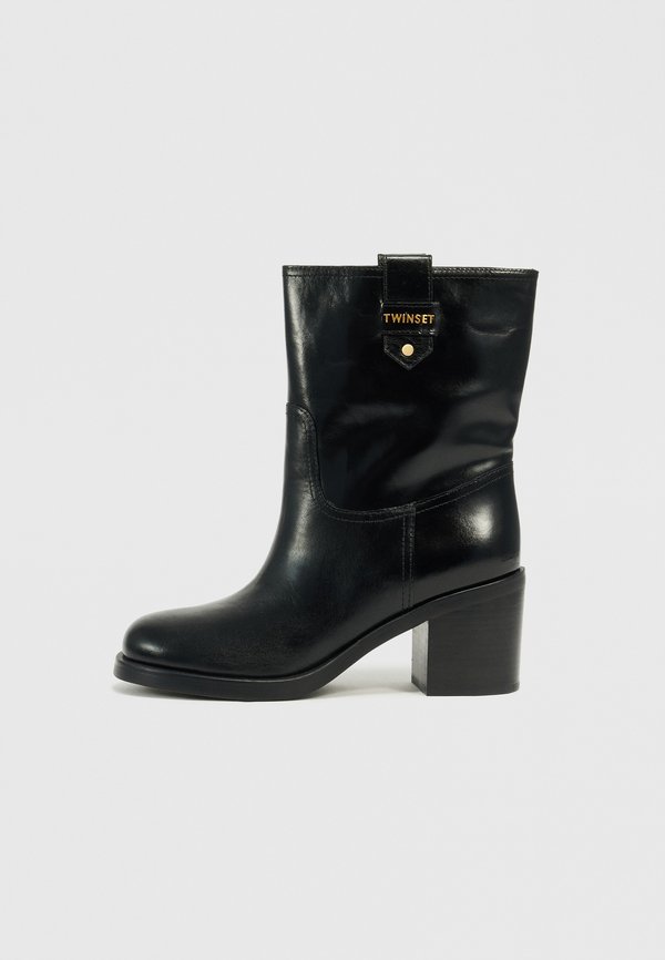TWINSET