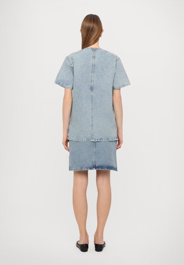 MOSCHINO JEANS