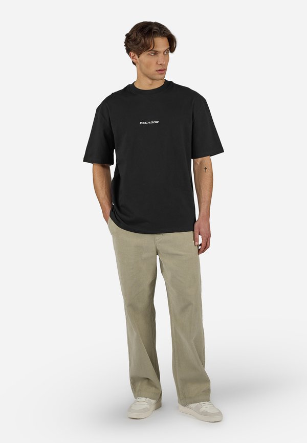 Pegador COLNE LOGO OVERSIZED TEE