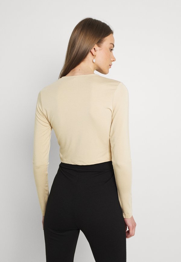 NA-KD KEYHOLE CROPPED