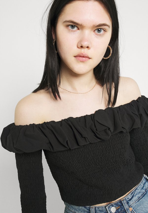 NA-KD OFF SHOULDER