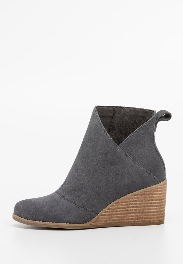 TOMS SUTTON