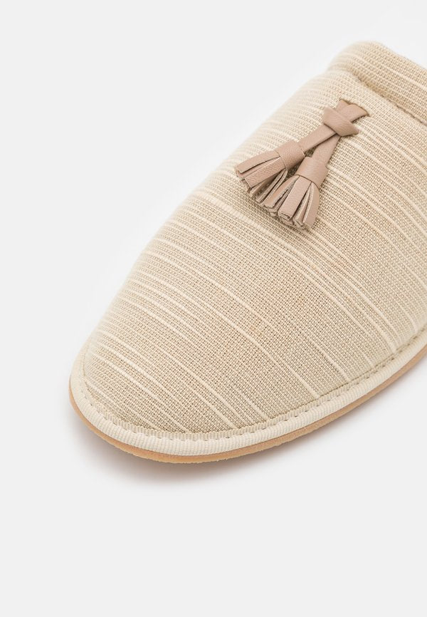 Chatelles SOFT SLIPPER WITH TASSEL
