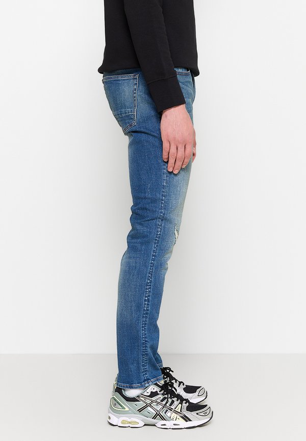 Denham RAZOR
