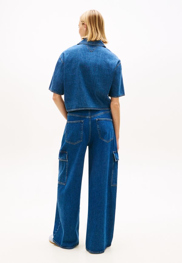 Tommy Jeans RELAXED FIT CHAMBRAY CROPPED SHIRT