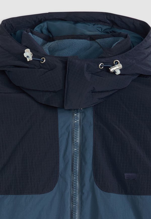 Levi's® ROCKRIDGE SHORT