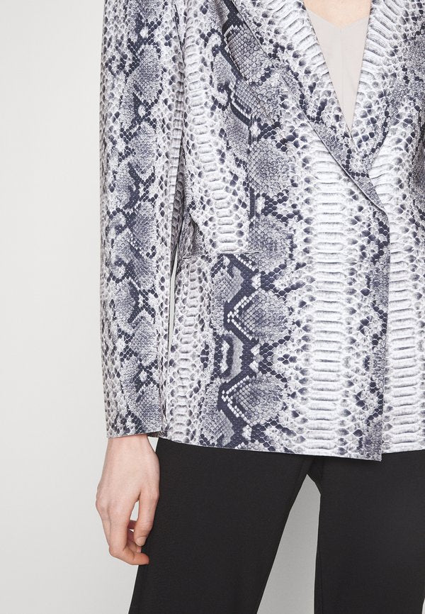 Norma Kamali SINGLE BREASTED STRAIGHT FIT JACKET