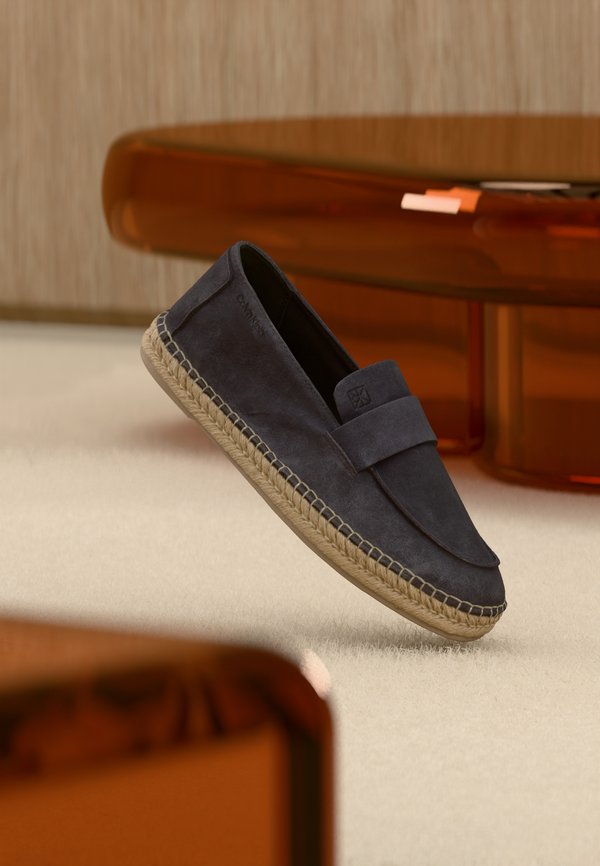 Calvin Klein LOAFER BAND - Espadrilles - turkish coffee