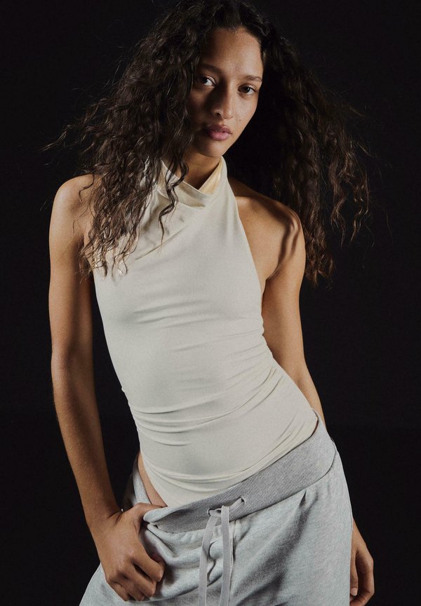 Bershka GATHERED HALTER-NECK - BODYSUIT - Top - beige