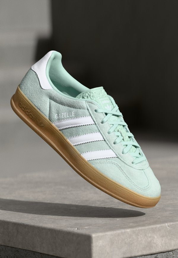 adidas Originals GAZELLE INDOOR - Trainers - ash green/footwear white