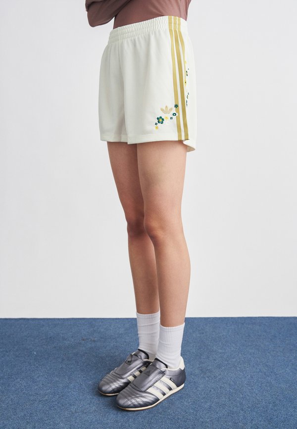 adidas Originals Shorts - off-white