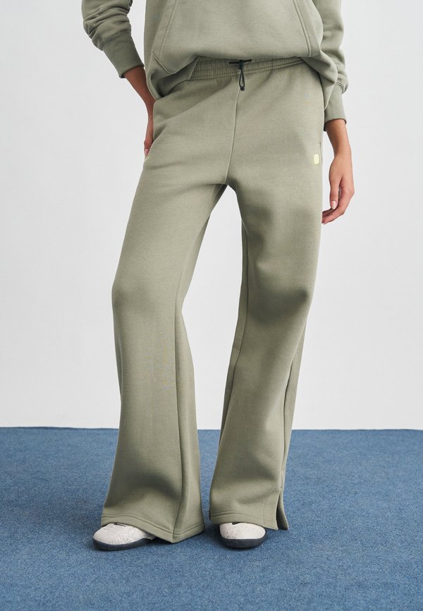 Nike Sportswear SHOX PHOENIX PANT - Tracksuit bottoms - silver sage
