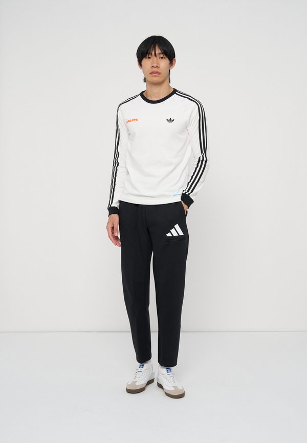 adidas Originals BAD BUNNY TEE