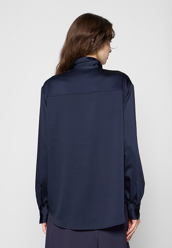 Victoria Beckham LOOSE FIT