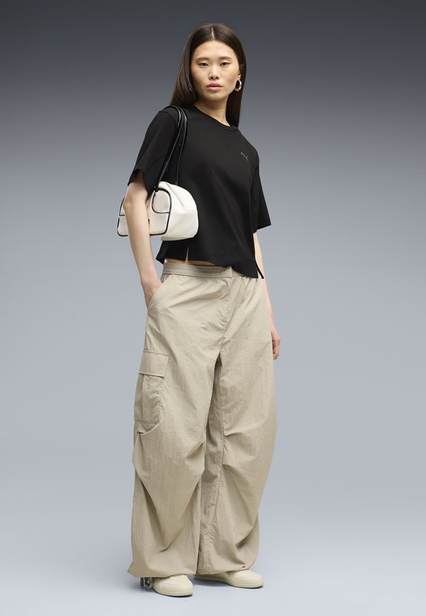 Puma HER RELAXED T-SHIRT - Basic T-shirt - black