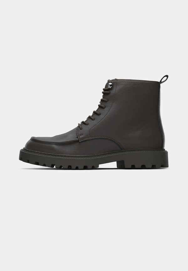 Pier One by Zalando