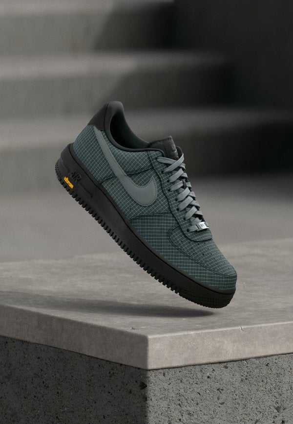 Nike Sportswear AIR FORCE 1 07 - Trainers - barely grey/city grey/bomber grey/speed yellow