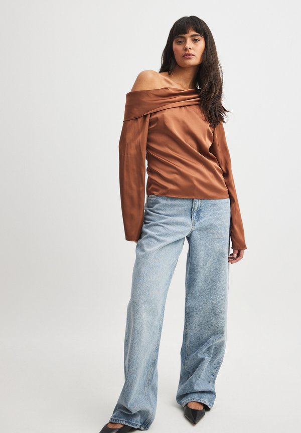 NA-KD DRAPIERTES ONE-SHOULDER