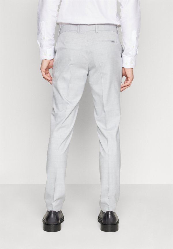 Isaac Dewhirst THE FASHION NOTCH SUIT SET