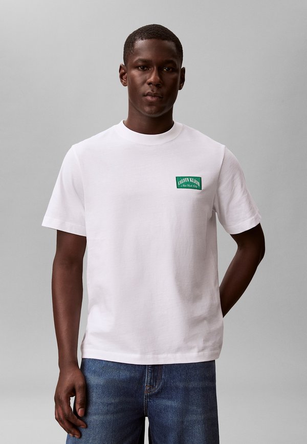 Calvin Klein Jeans  EASY COLLEGIATE BADGE TEE
