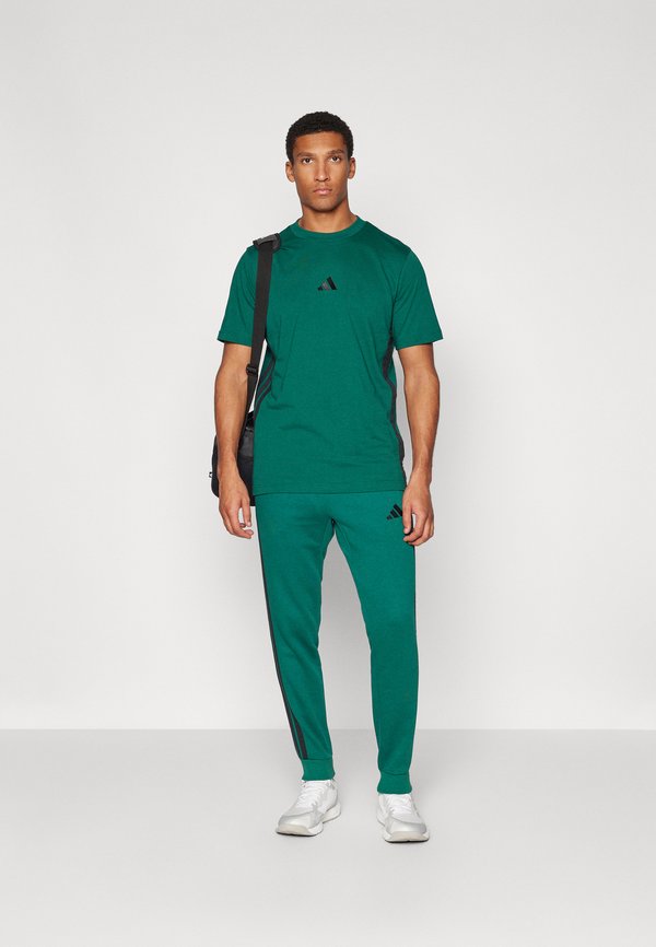 adidas Sportswear REGULAR FIT
