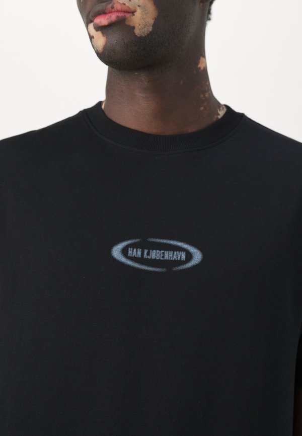 Han Kjøbenhavn SHORT SLEEVE RETRO LOGO UNISEX