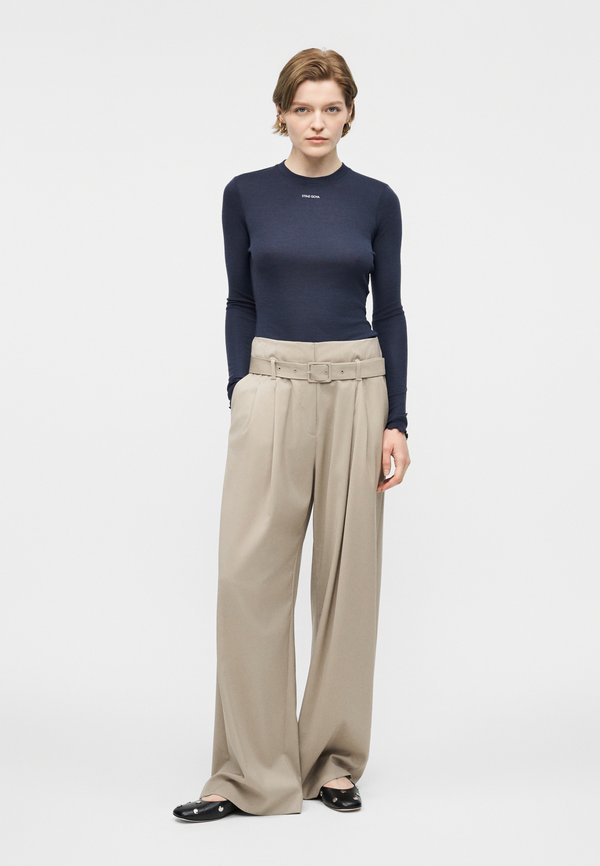 Stine Goya LONG SLEEVE CREWNECK