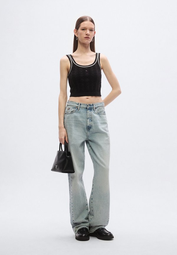 Tommy Jeans FLAG CABLE KNIT CROPPED TANK TOP